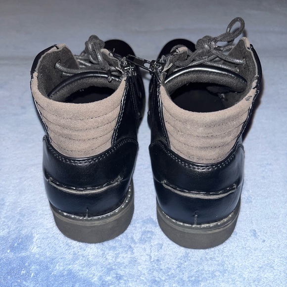 Shoes - Picture 5 of 6